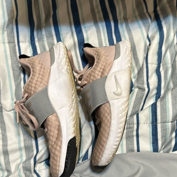 Nike - Picture 4 of 5